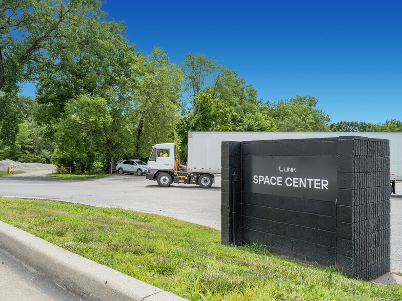 More Photos Of 1500 Geospace Dr, Independence Warehouse For Lease