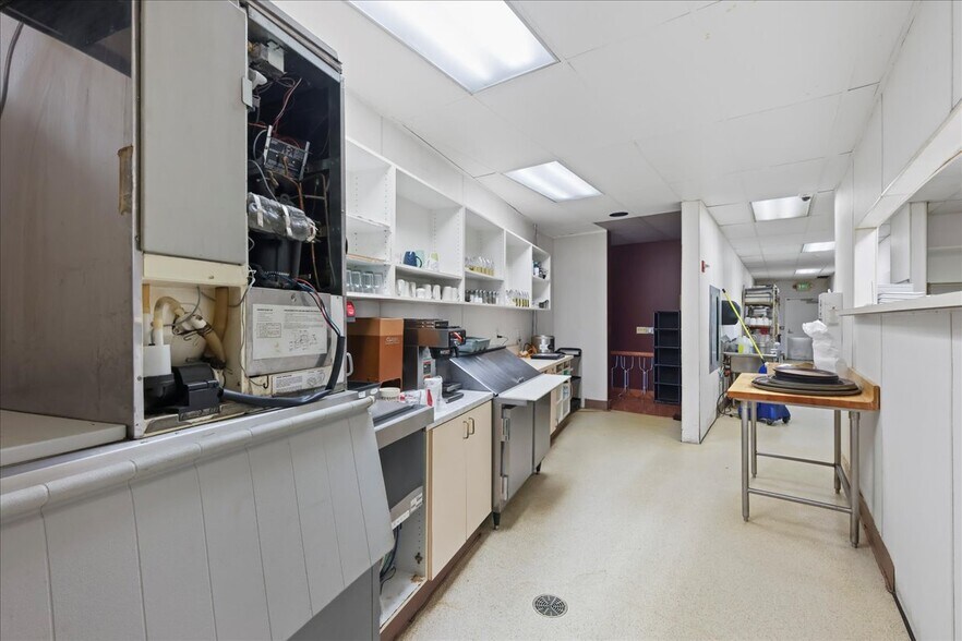 More Photos Of 1650 W Bakerview Rd, Bellingham Restaurant For Sale