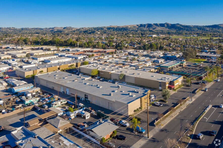 More Photos Of 822-832 N Grand Ave, Covina Warehouse For Lease