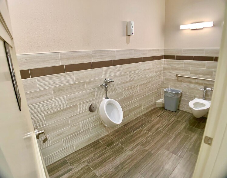 More Photos Of 612 Nogalitos St, San Antonio Flex For Sale