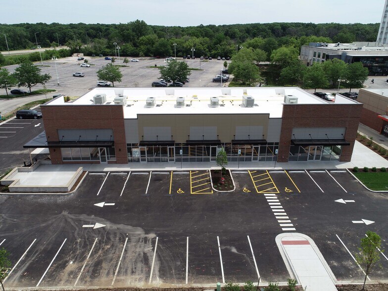 More Photos Of 751 N Milwaukee Ave, Wheeling Freestanding For Lease