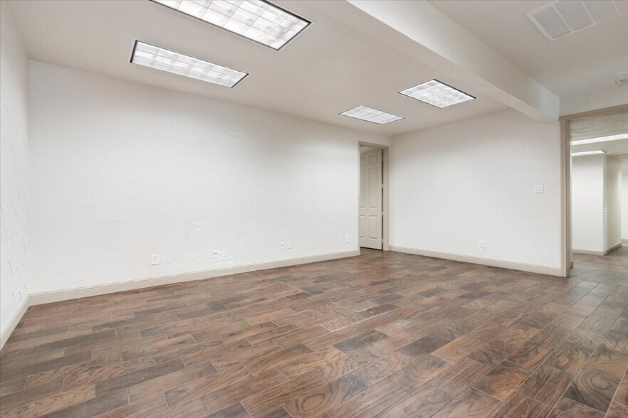 More Photos Of 1000 State Highway 6, Woodway Medical For Lease