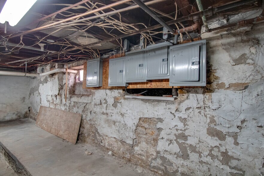 More Photos Of 1011 State St, Alton Apartments For Sale