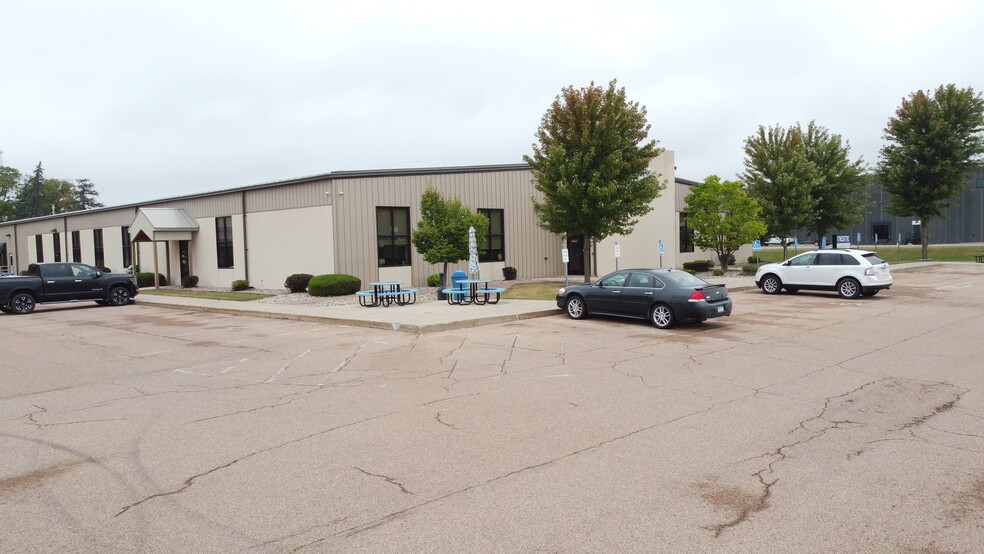 More Photos Of 1150 5th Ave SE, Hutchinson Office For Lease