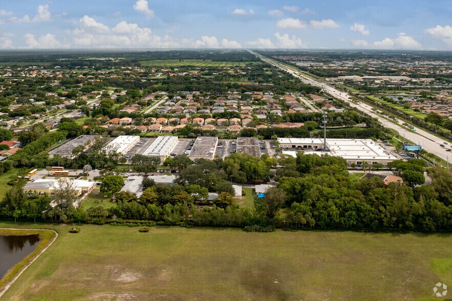 More Photos Of 10018 Spanish Isle Blvd, Boca Raton Warehouse For Lease