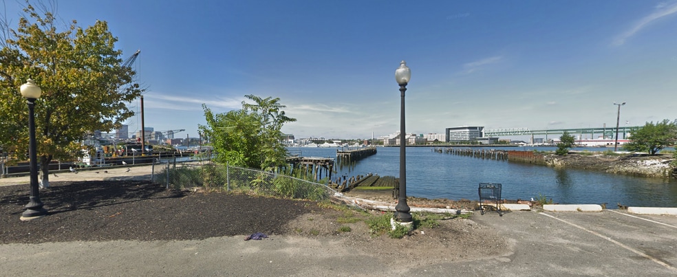 More Photos Of 276 Border St, Boston Freestanding For Sale