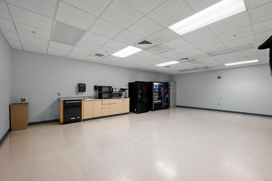 More Photos Of 801 N 2nd St, Berthoud Distribution For Sale