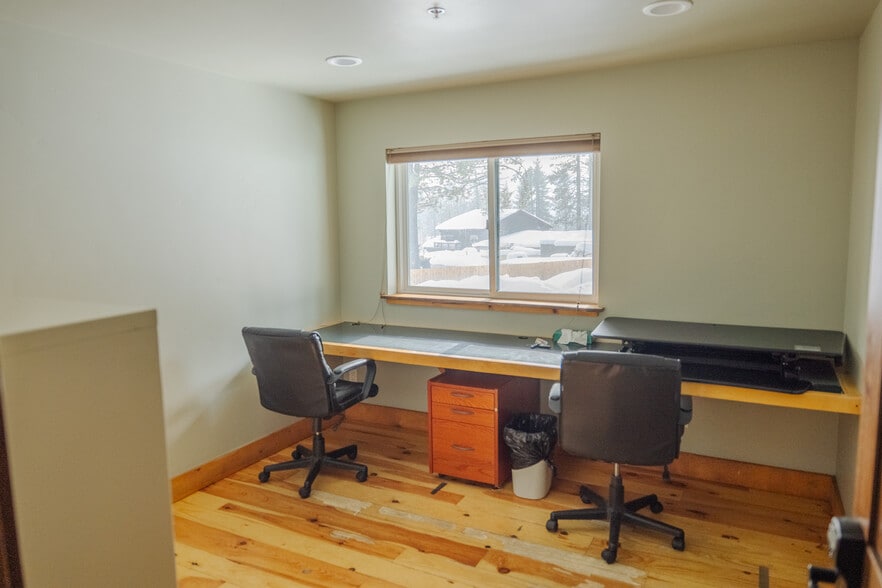 More Photos Of 11020 Trails End Ct, Truckee Flex For Lease