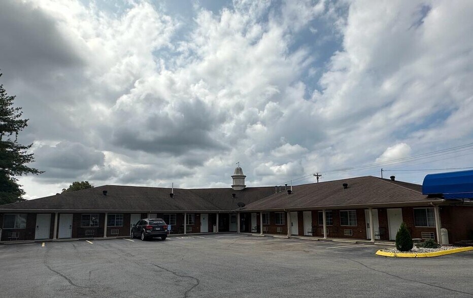 More Photos Of 1500 Edmonton Rd, Tompkinsville Hotel For Sale