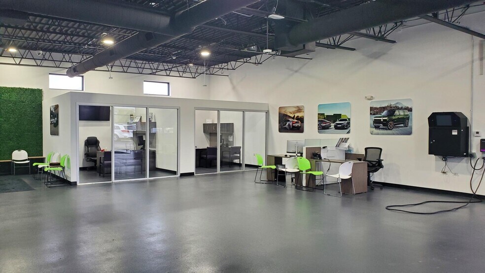 More Photos Of 1529 Rand Rd, Des Plaines Auto Dealership For Lease