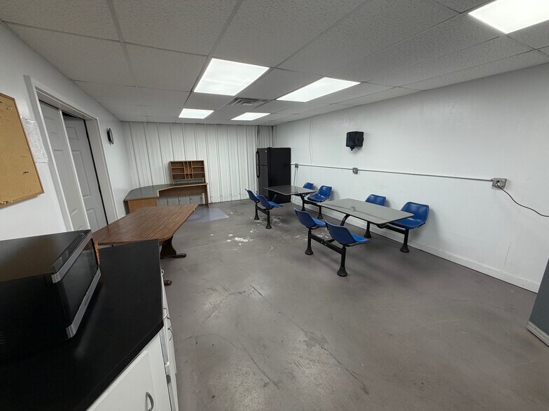 More Photos Of 524 Golf Course Rd, Tallapoosa Warehouse For Lease
