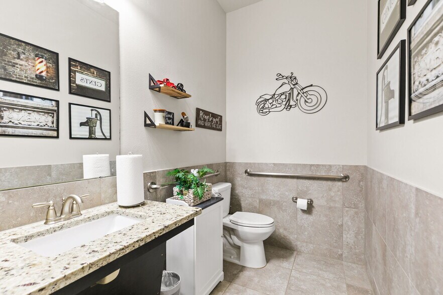 More Photos Of 13715 Office Park Dr, Houston Office For Sale