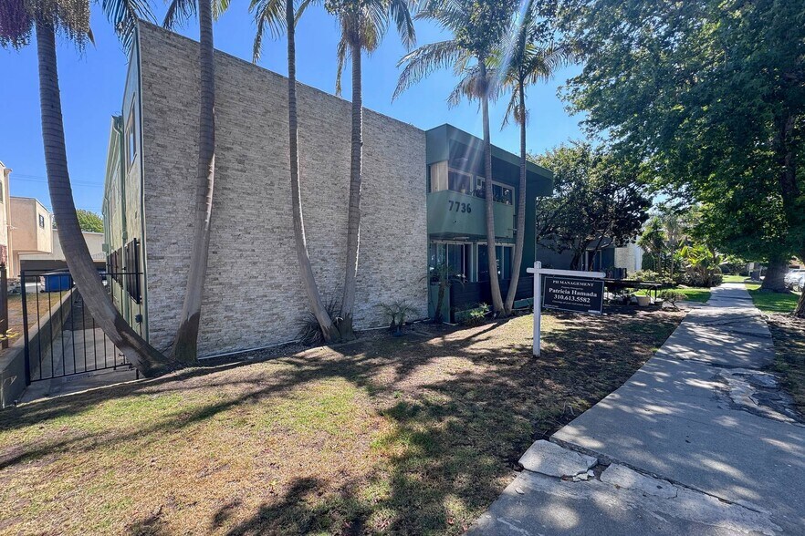 More Photos Of 7736 Paseo del Rey, Venice Apartments For Sale