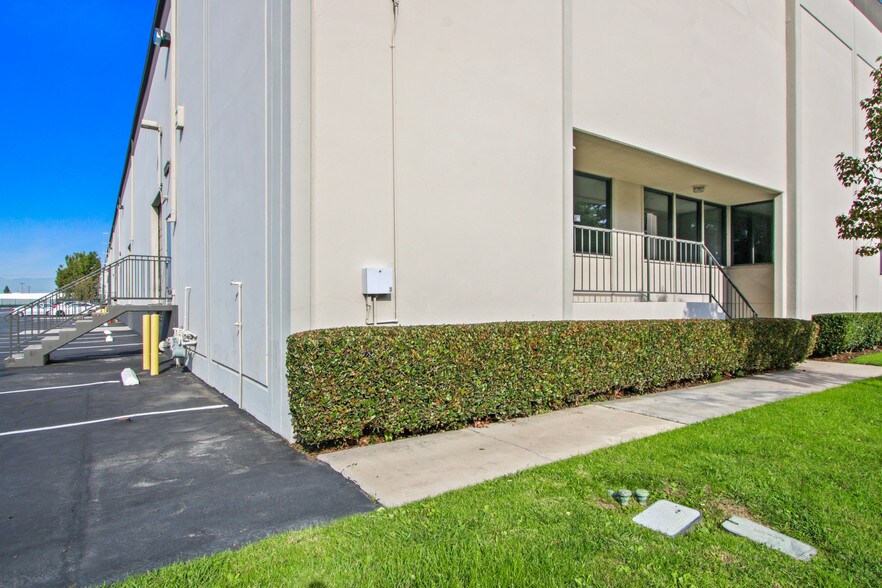 More Photos Of 13553-13563 Alondra Blvd, Santa Fe Springs Distribution For Lease