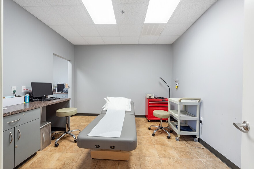 More Photos Of 107-113 Woodlawn Dr, Friendswood Medical For Sale