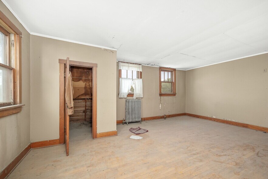 More Photos Of 802 E Nodaway St, Oregon Flex For Sale
