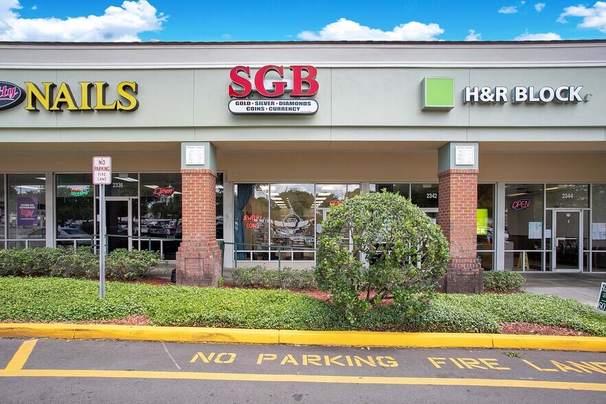 More Photos Of 2300 Griffin Rd, Lakeland Unknown For Lease