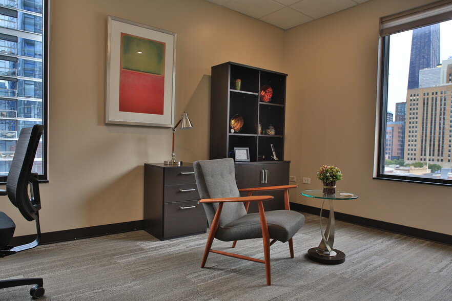 More Photos Of 747 N LaSalle St, Chicago Loft Creative Space For Lease