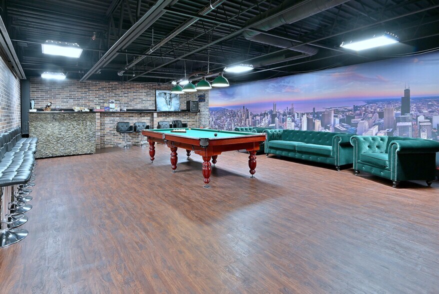 More Photos Of 2100 W 21st St, Broadview Light Manufacturing For Lease