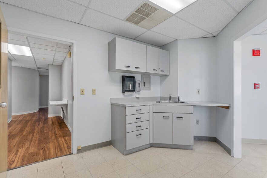 More Photos Of 320 Phillips St, North Kingstown Medical For Sale