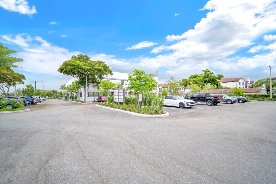 More Photos Of 7601 N Federal Hwy, Boca Raton Office For Lease