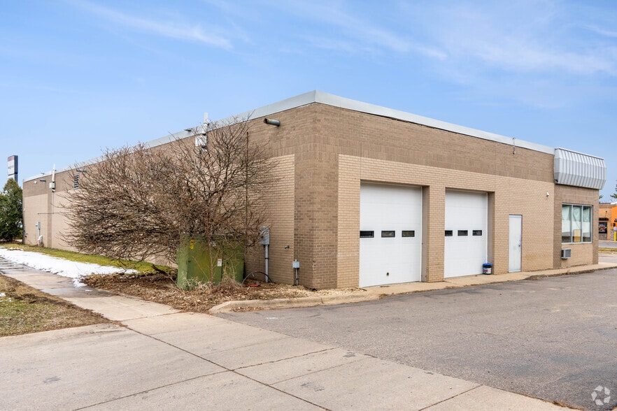 More Photos Of 9200 Lyndale Ave S, Bloomington Auto Repair For Lease