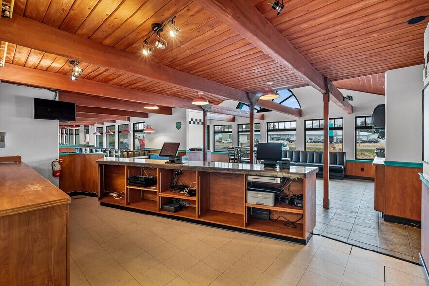 More Photos Of 1301 US-2 Hwy, Sandpoint Fast Food For Lease