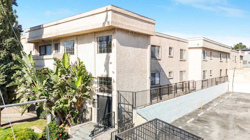 More Photos Of 15329 Vose St, Van Nuys Apartments For Sale