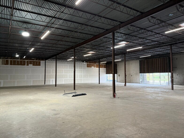 More Photos Of 6101-6127 Long Dr, Houston Unknown For Lease