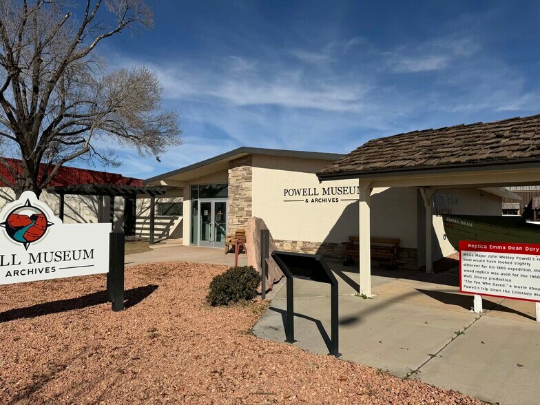 More Photos Of 6 N Lake Powell Blvd, Page Freestanding For Sale