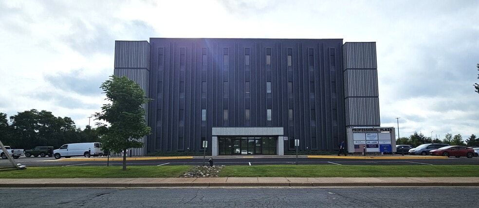 More Photos Of 2125 Heights Dr, Eau Claire Medical For Lease