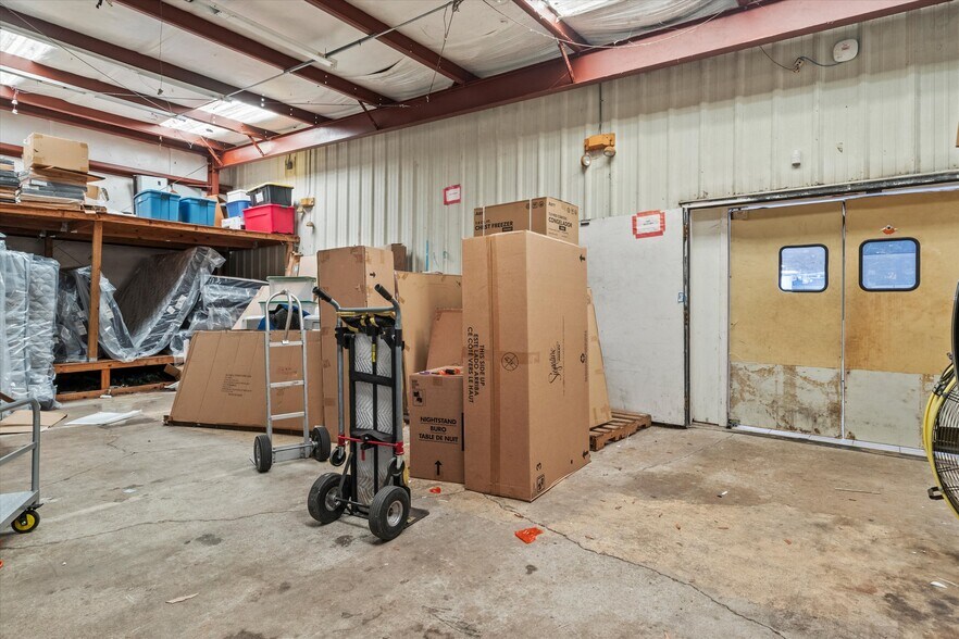 More Photos Of 304 W Jefferson St, Quincy Freestanding For Sale