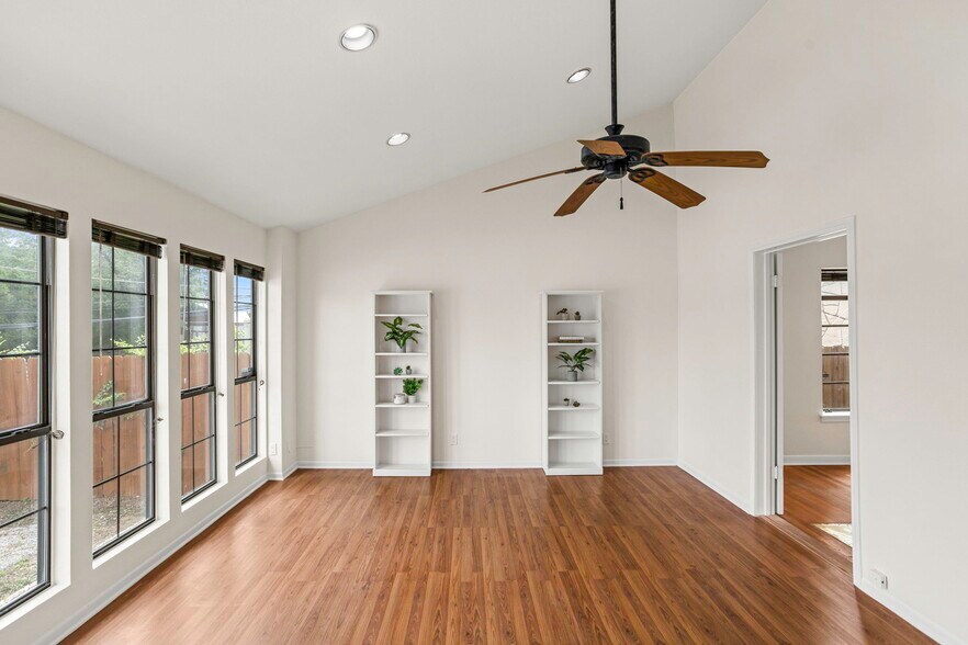 More Photos Of 5600 San Pedro Ave, San Antonio Office Residential For Sale