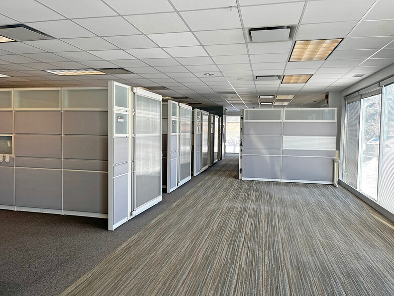 More Photos Of 3383 26th Ave NE, Calgary Unknown For Lease