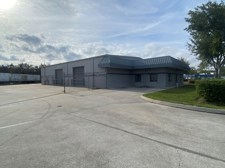 Primary Photo Of 4205 St. John's Pky, Sanford Light Manufacturing For Lease