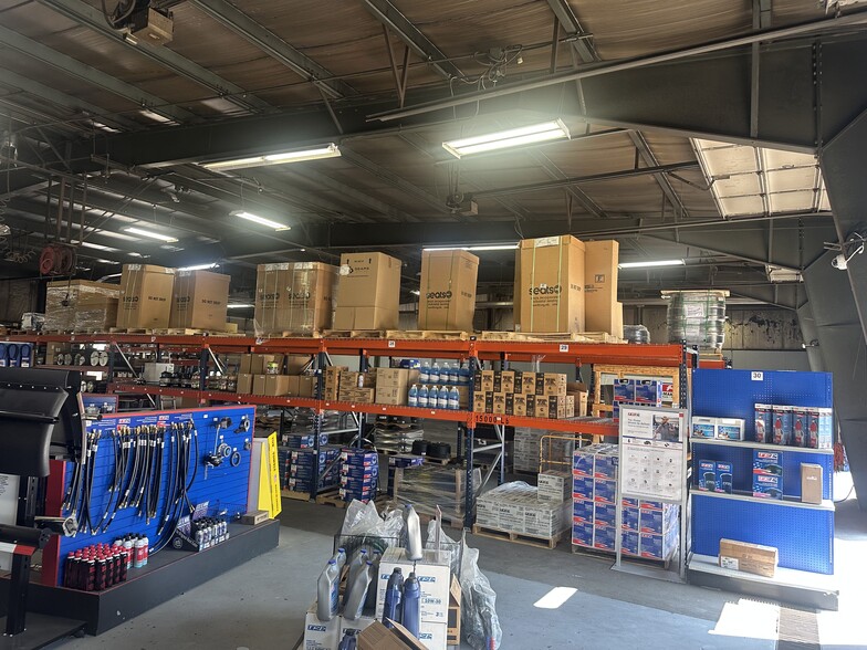 More Photos Of 5301 Crayton Ave, Cleveland Warehouse For Lease