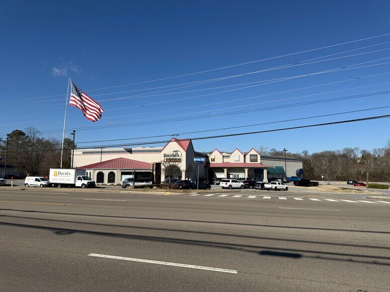 More Photos Of 10841 Kingston Pike, Knoxville Freestanding For Lease