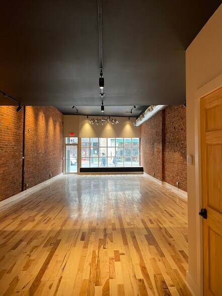 More Photos Of 20-24 E Beverley St, Staunton General Retail For Lease