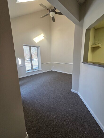 More Photos Of 146 Lakeview Dr S, Gibbsboro Medical For Sale