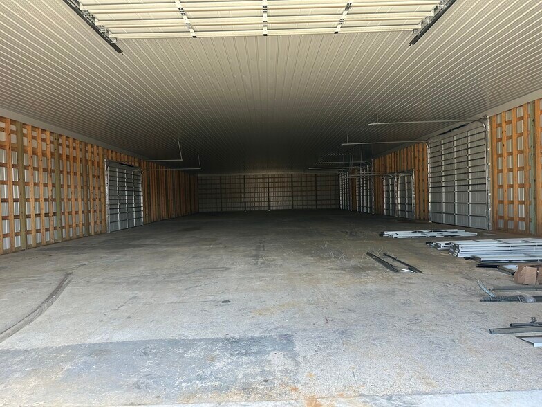 More Photos Of 77 Meadows Rd, Henry Flex For Lease