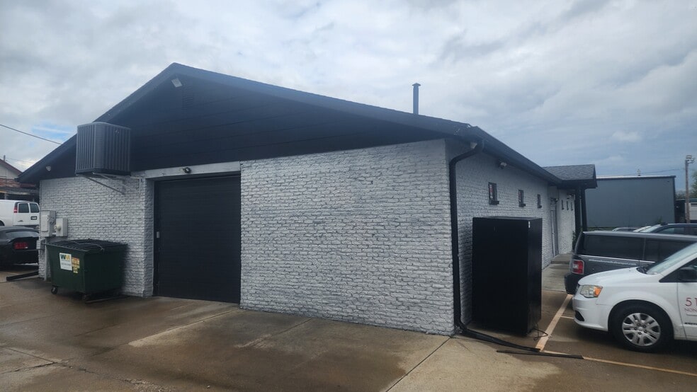 More Photos Of 1525 E Army Post Rd, Des Moines Auto Repair For Lease