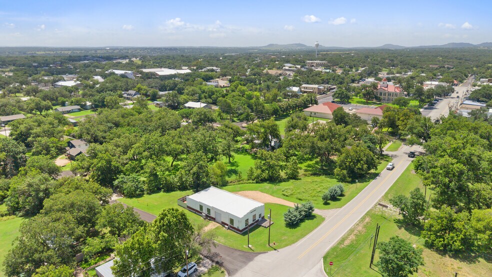 More Photos Of 404 Nugent ave, Johnson City Flex For Sale