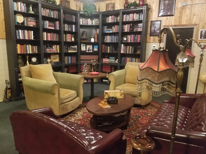 More Photos Of 120 S Echo St, Holdenville Bar For Sale