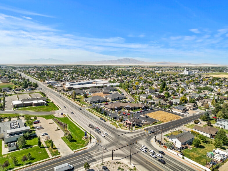 More Photos Of 848 S 2000 W, Syracuse Unknown For Lease