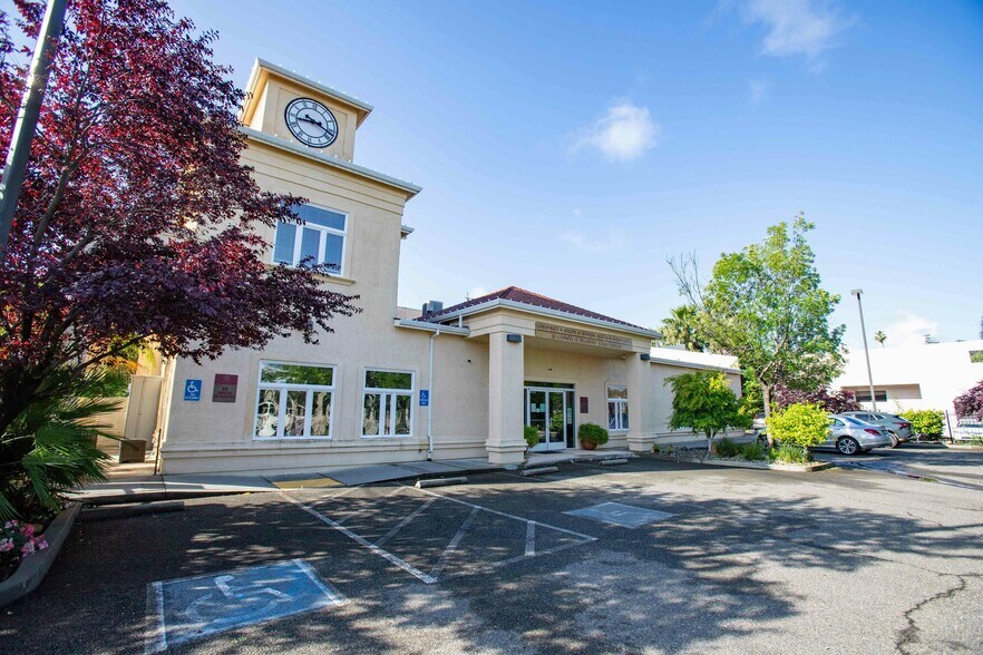 More Photos Of 2110 Railroad Ave, Redding Medical For Sale
