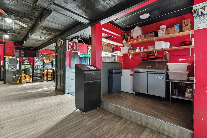 More Photos Of 900 Oak St, Pittston Showroom For Sale