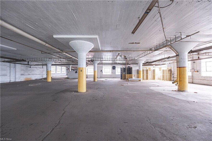 More Photos Of 1439 Sunset Blvd, Steubenville Light Manufacturing For Sale