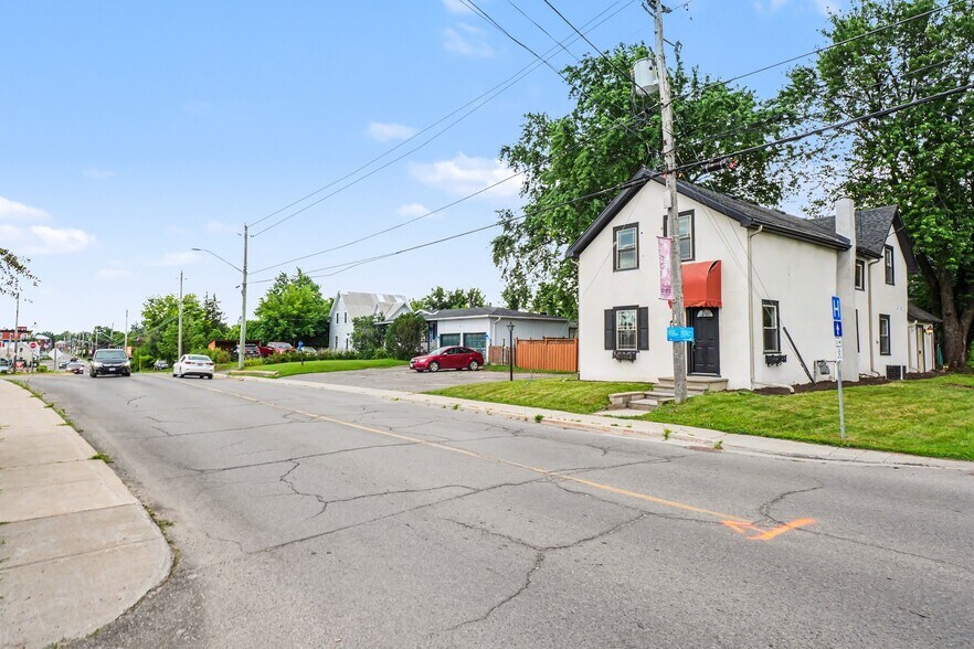More Photos Of 616 Rideau St, Kemptville Office For Sale
