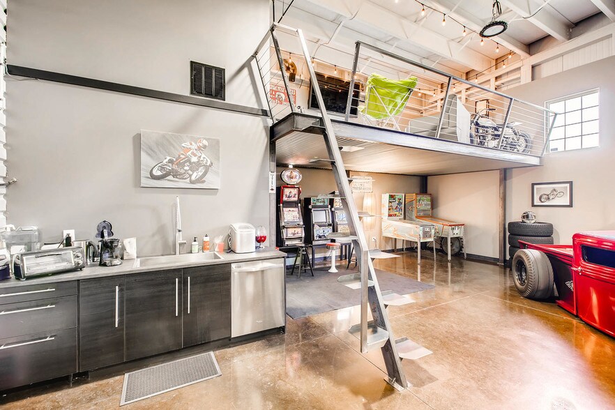 More Photos Of 9337 Commerce Center St, Highlands Ranch Showroom For Sale