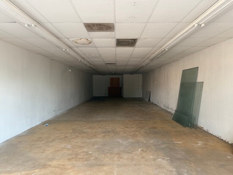 More Photos Of 5400 Olive Dr, Bakersfield General Retail For Lease